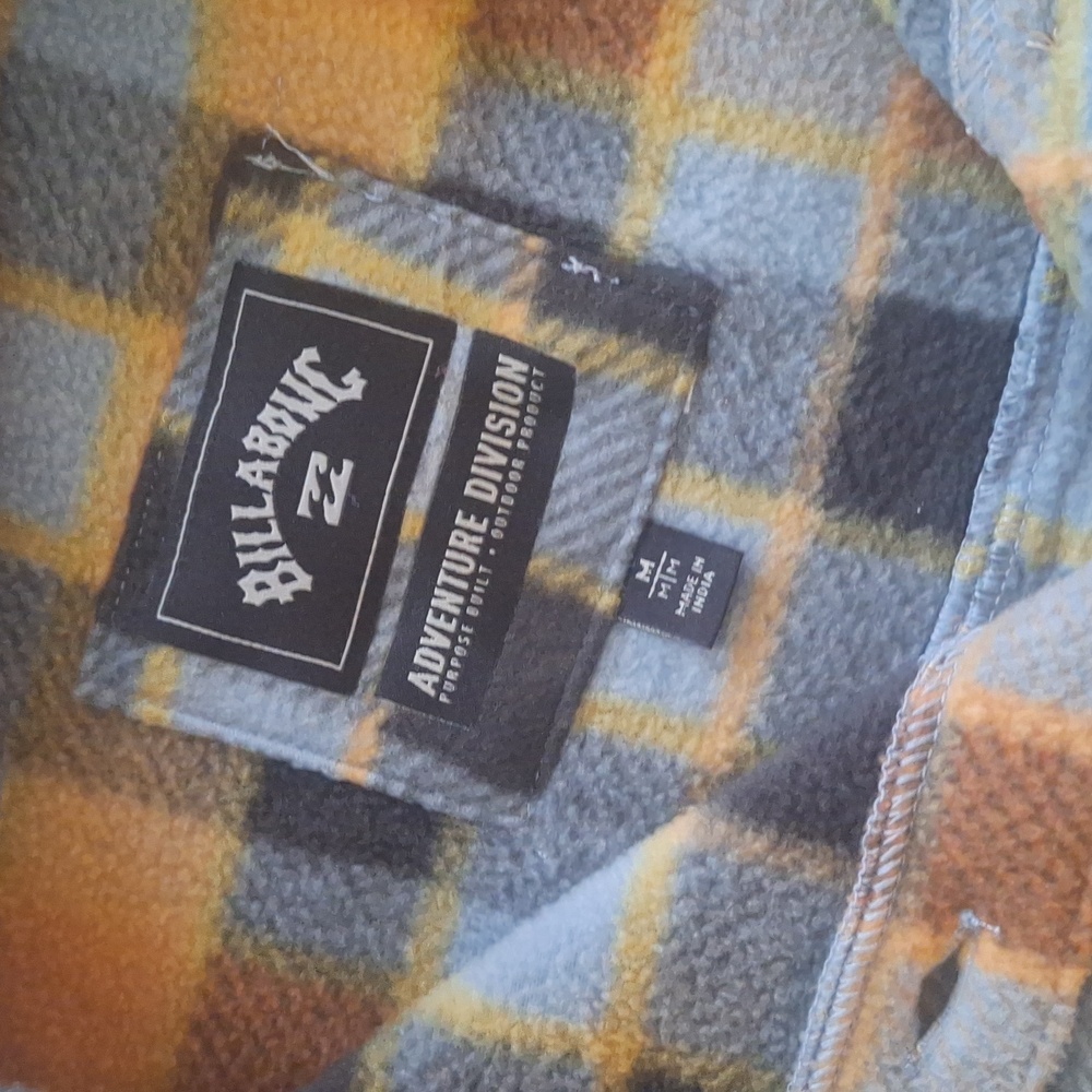 NWT A/DIV  SZ. M BILLABONG FLEECE FLANNEL SHACKET